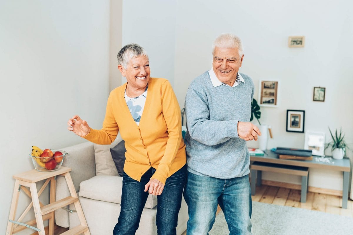 a dança para a terceira idade é uma atividade recomendada para o exercício da mente e do corpo